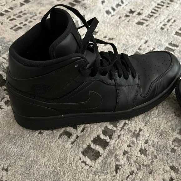 Jordan | Shoes | Air Jordan Mid Mens Size 1 Black Used But  display picture 1